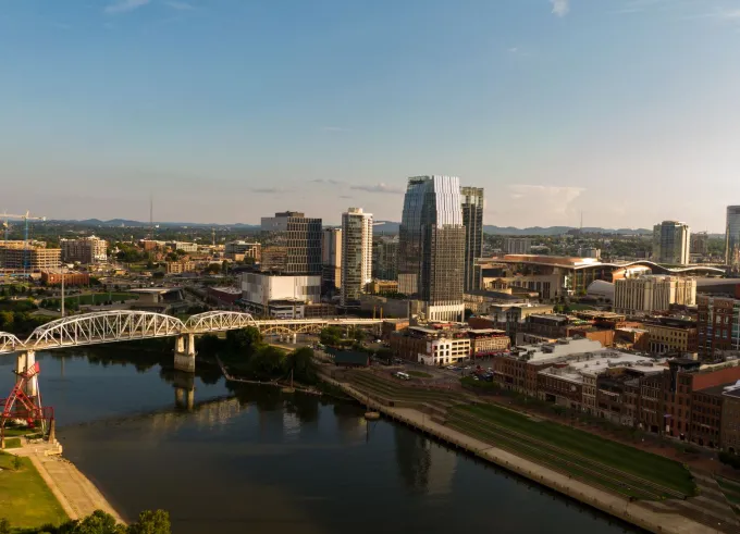 Downtown Nashville and the Cumberland River pedestrian bridge